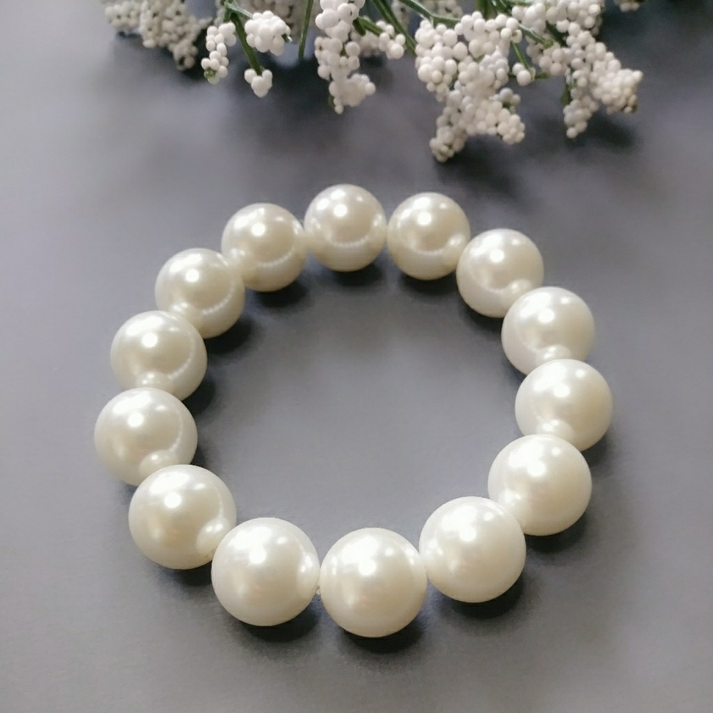 Large Pearl Bracelet